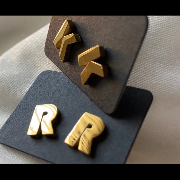 Letter R Gold Earrings - Picture 3 of 4